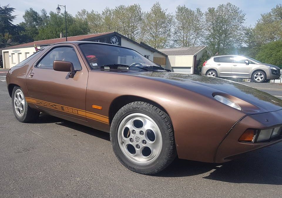 Décoration bande Porsche 928