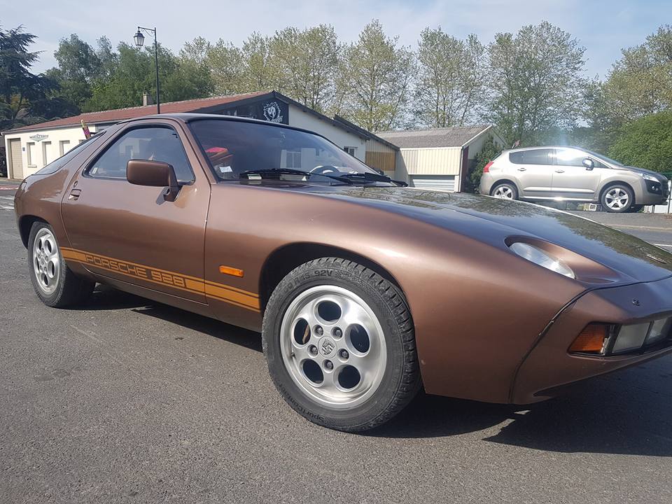 Décoration bande Porsche 928